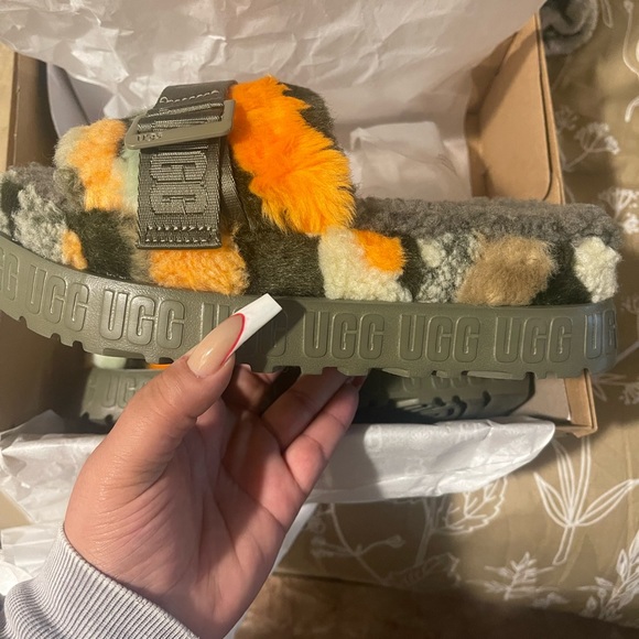 Camo Ugg slide size 7 brand new never worn original box and proof of purchase - Picture 5 of 6